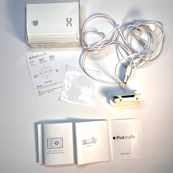 Apple Gold iPod Shuffle Gen 2 1GB with Minimalist Design - Picture 3 of 6